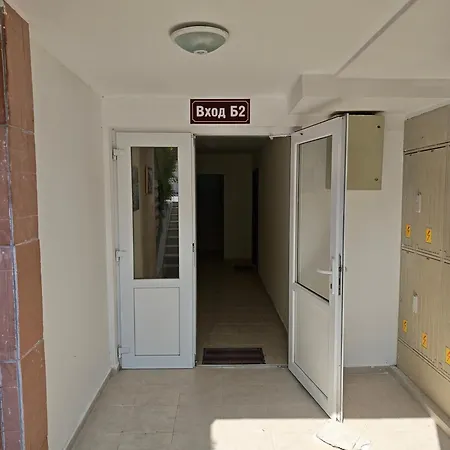 With Free Pool And Parking Space شقة