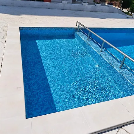 With Free Pool And Parking Space *