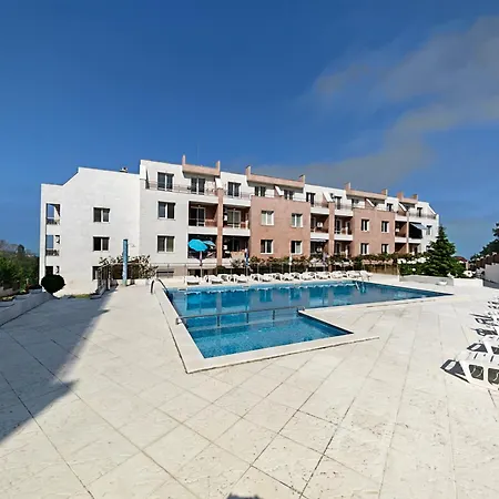 With Free Pool And Parking Space * بايالا