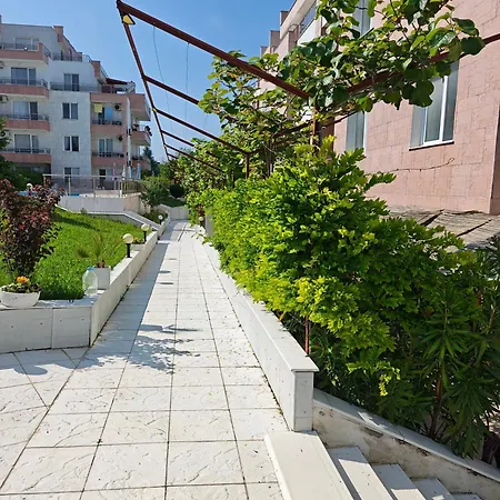 With Free Pool And Parking Space * بايالا